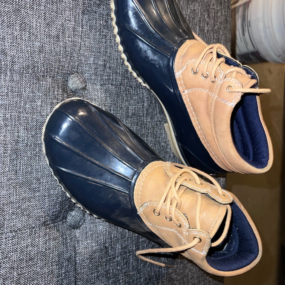 Tommy Hilfiger duck boots size 8
